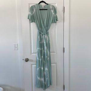 Stunning wrap maxi dress!